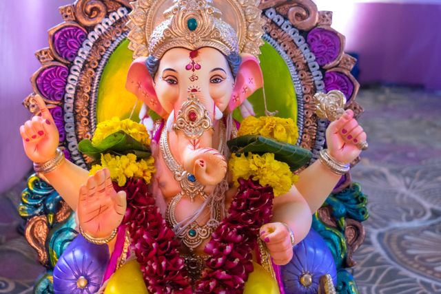 Ganesh Chaturthi Fever Grips Cities as Festive Demand Gives Local Businesses a Boost